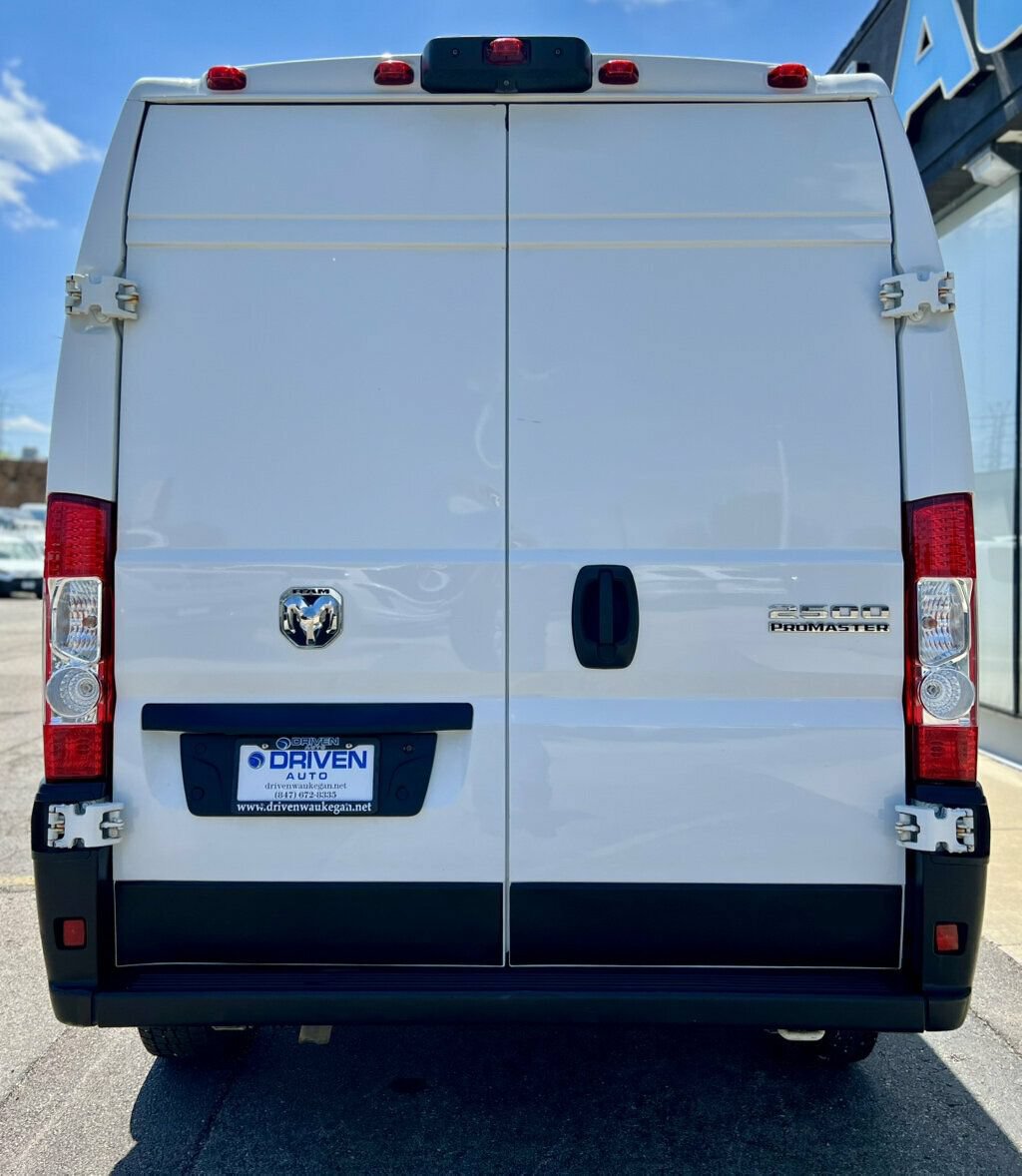 Used 2024 RAM ProMaster 2500 w/ Convenience Group FWD image 4