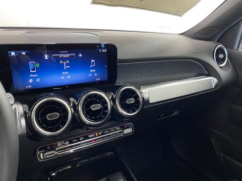 Used 2026 Mercedes-Benz GLB 250 4MATIC image 25