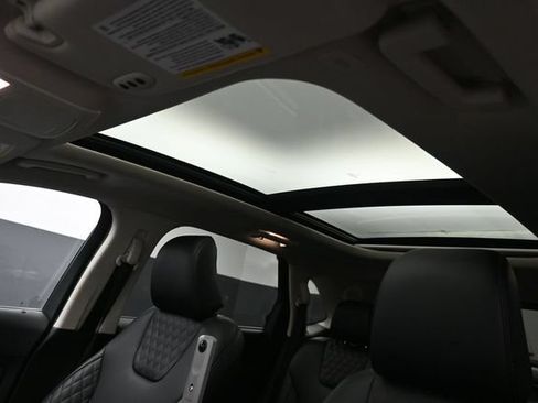 Certified 2024 Ford Edge Titanium AWD/4WD image 18