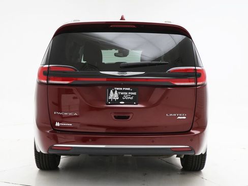 Used 2022 Chrysler Pacifica Limited AWD/4WD image 8