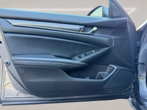 Used 2018 Honda Accord Sport image 7