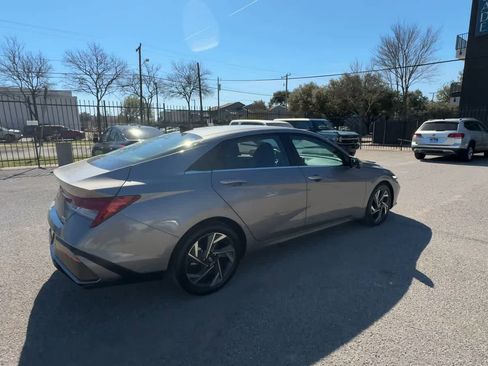 Used 2024 Hyundai Elantra Limited image 8