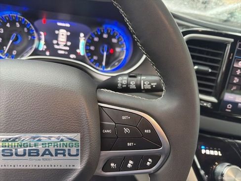 Used 2024 Chrysler Pacifica Touring-L image 40
