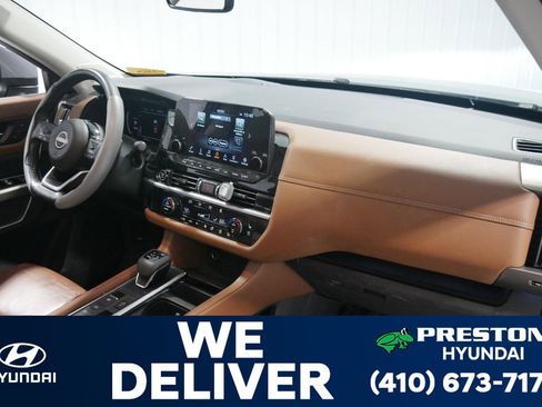 Used 2023 Nissan Pathfinder Platinum image 15