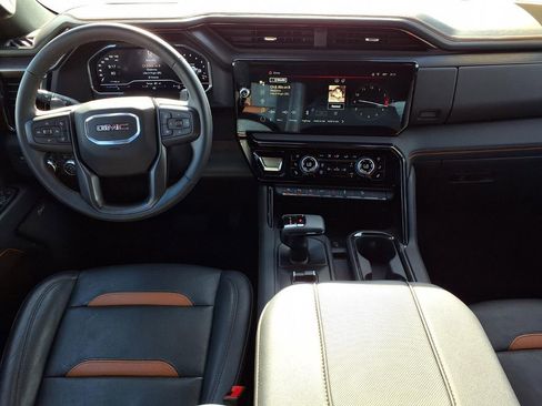 Used 2024 GMC Sierra 1500 AT4 w/ Technology Package AWD/4WD image 12