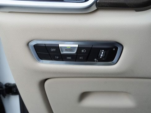 Used 2022 BMW X5 sDrive40i w/ Premium Package RWD image 16