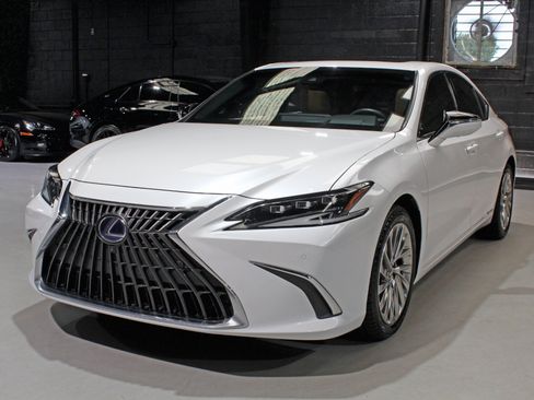 Used 2022 Lexus ES 300h Ultra Luxury w/ Accessory Package 2 FWD image 5