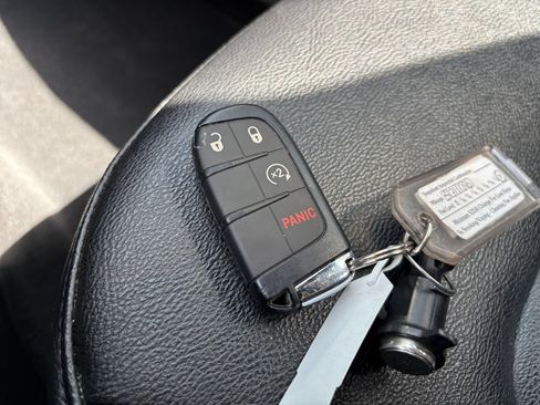 Used 2025 Jeep Compass Limited AWD/4WD image 17