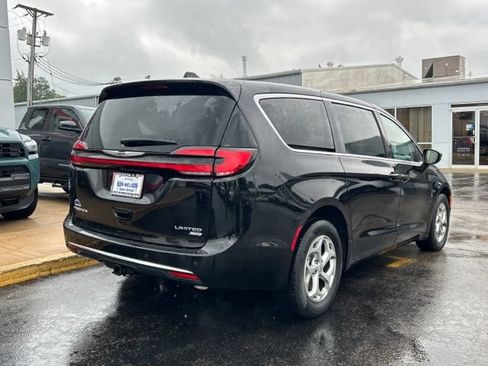 Used 2024 Chrysler Pacifica Limited w/ Uconnect Theater Family Group AWD/4WD image 11