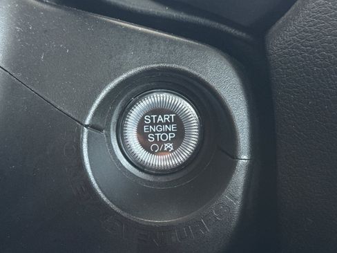 Used 2023 Jeep Renegade Latitude AWD/4WD image 25