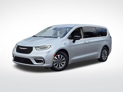 Used 2024 Chrysler Pacifica Limited