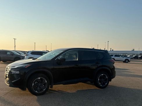 Certified 2024 Nissan Rogue SV FWD image 12