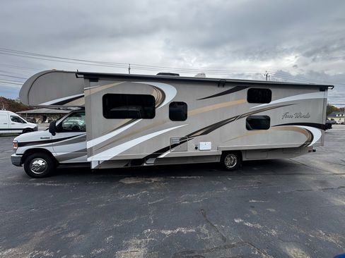 Used 2014 Ford E-450 and Econoline 450 Super Duty w/ Motorhome Prep Package image 3