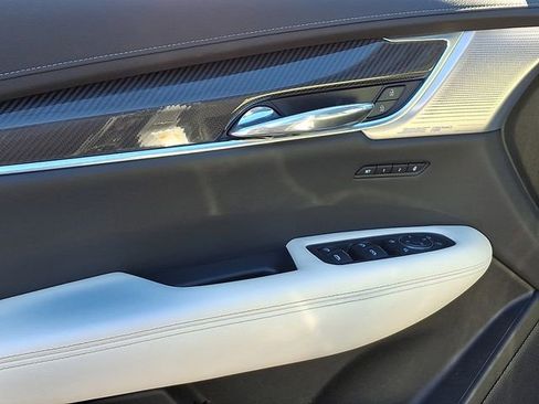 Used 2024 Cadillac XT6 Sport w/ LPO, Floor Liner Package AWD/4WD image 17