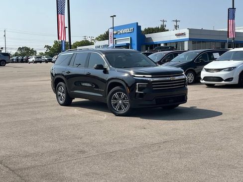 Certified 2025 Chevrolet Traverse LT FWD image 2