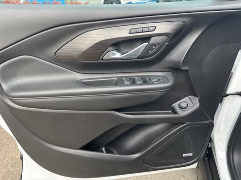 Used 2024 GMC Terrain SLT w/ Infotainment Package II image 15