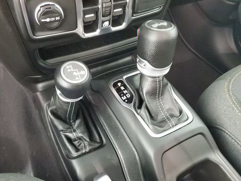 Used 2025 Jeep Wrangler Sport S image 18