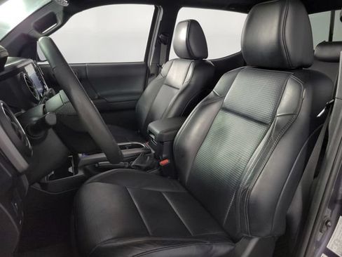 Used 2020 Toyota Tacoma TRD Off-Road w/ TRD Premium Off Road Package AWD/4WD image 15