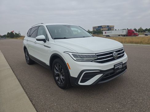 Used 2024 Volkswagen Tiguan SE image 7
