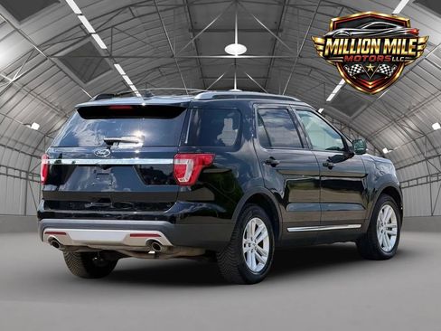 Used 2016 Ford Explorer XLT w/ Equipment Group 202A FWD image 9