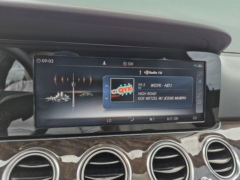 Used 2019 Mercedes-Benz E 300 image 27