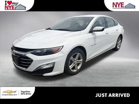 Used 2024 Chevrolet Malibu LT FWD image 1