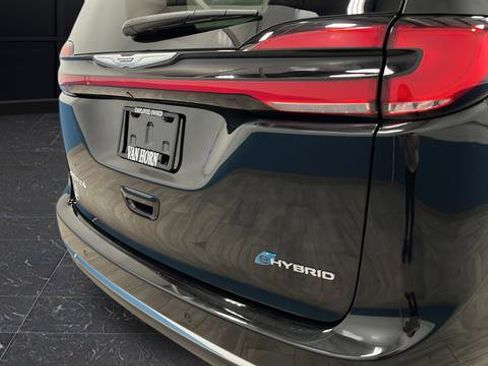 Used 2022 Chrysler Pacifica Touring-L FWD image 39