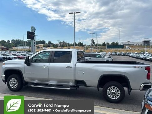 Used 2021 Chevrolet Silverado 2500 LT w/ Fleet Comfort Package AWD/4WD image 3