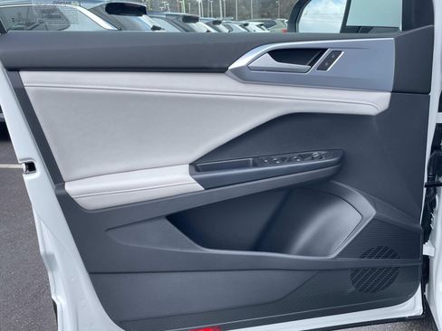 New 2026 Volkswagen Taos SE FWD image 15