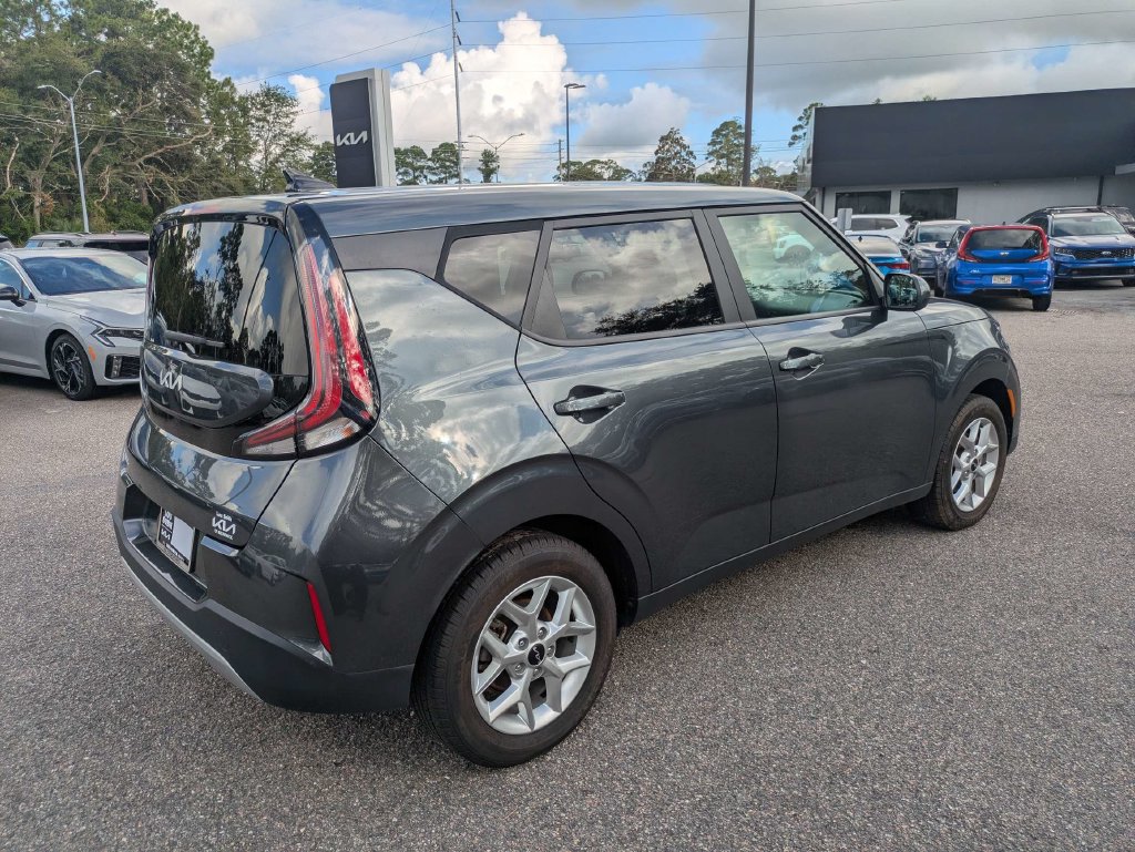 Used 2024 Kia Soul LX w/ Option Group 015 FWD image 5
