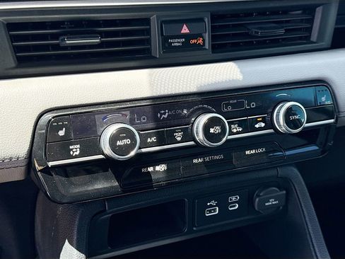 Used 2023 Honda Pilot Touring image 15