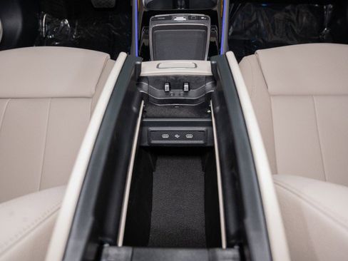 Certified 2025 Mercedes-Benz GLB 250 image 24