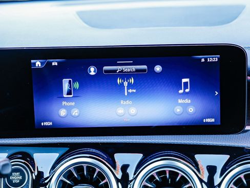 Used 2025 Mercedes-Benz CLA 250 image 12