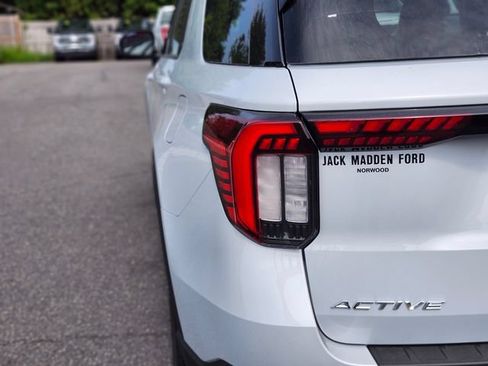 New 2026 Ford Explorer Active w/ Active Comfort Package AWD/4WD image 9