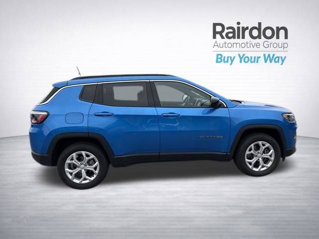 Used 2024 Jeep Compass Latitude AWD/4WD image 8