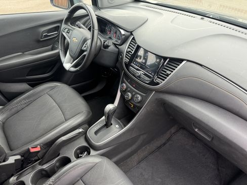 Used 2018 Chevrolet Trax LT w/ LT Convenience Package image 19