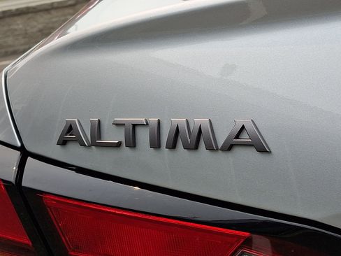 Used 2024 Nissan Altima 2.5 SV FWD image 31