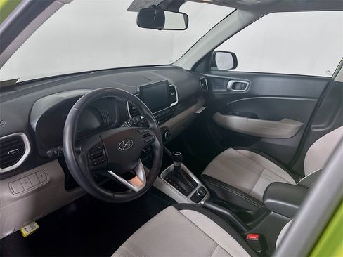 Used 2024 Hyundai Venue SEL image 28
