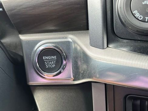 Used 2024 Ford F150 Lariat AWD/4WD image 36