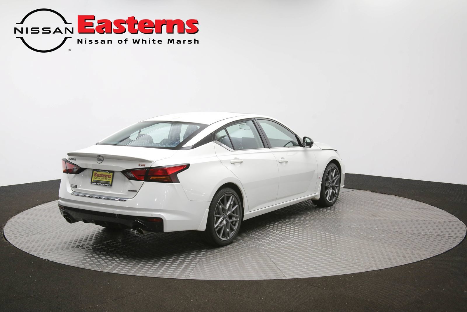 Used 2023 Nissan Altima 2.0 SR FWD image 39