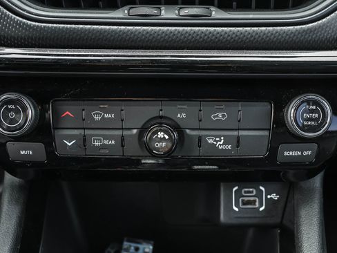 Used 2024 Jeep Compass Latitude w/ Convenience Group image 12