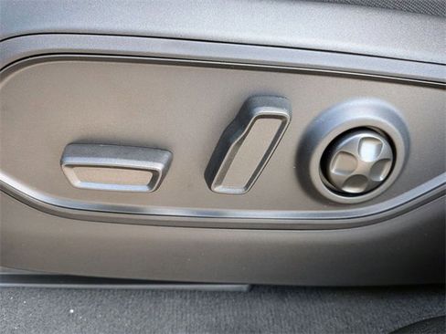 New 2025 Jeep Grand Cherokee Altitude image 13