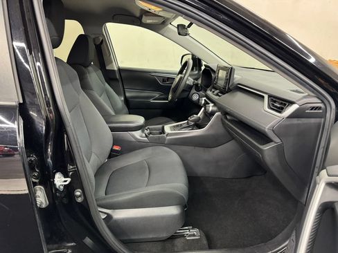 Used 2021 Toyota RAV4 LE AWD/4WD image 27