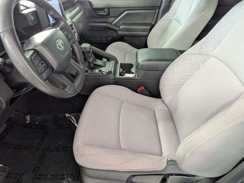 Used 2024 Toyota Tacoma SR5 AWD/4WD image 21
