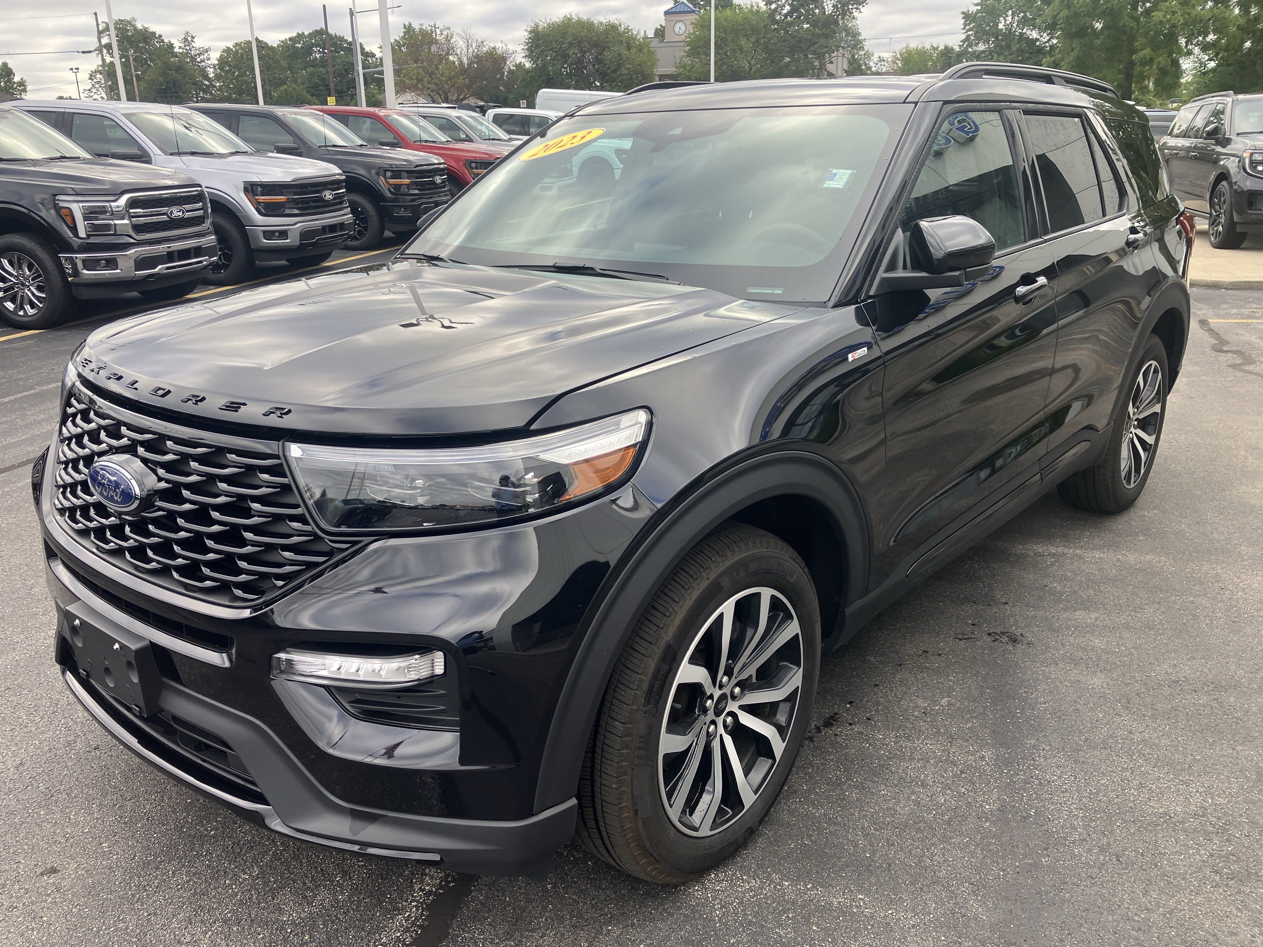 Used 2023 Ford Explorer ST-Line w/ Class IV Trailer Tow Package AWD/4WD image 3