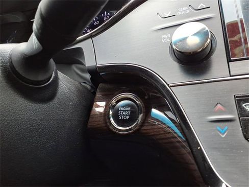 Used 2013 Toyota Avalon Limited image 24