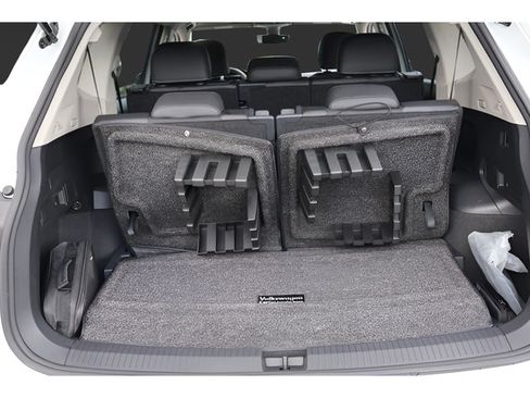 Certified 2023 Volkswagen Tiguan SE w/ Panoramic Sunroof Package FWD image 19