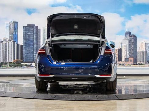 Used 2026 BMW 530i xDrive w/ Executive Package image 11