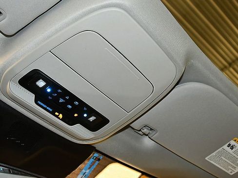 Used 2025 Ford Expedition Platinum w/ Platinum Ultimate Package AWD/4WD image 27