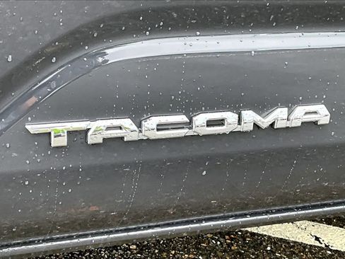 Used 2025 Toyota Tacoma SR5 AWD/4WD image 30